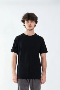 Descubra a versatilidade das camisetas básicas para uso diário