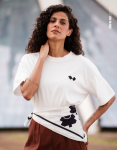 Por que a camiseta branca básica é essencial no seu guarda-roupa?